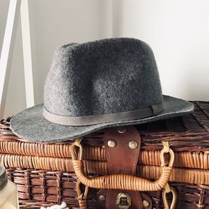 Gray fall hat